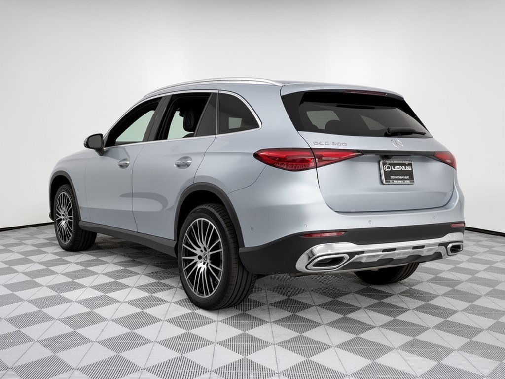 Used 2023 Mercedes-Benz GLC 300 image 3