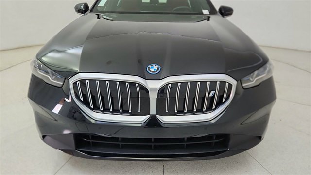 Used 2024 BMW i5 eDrive40i w/ Premium Package image 8