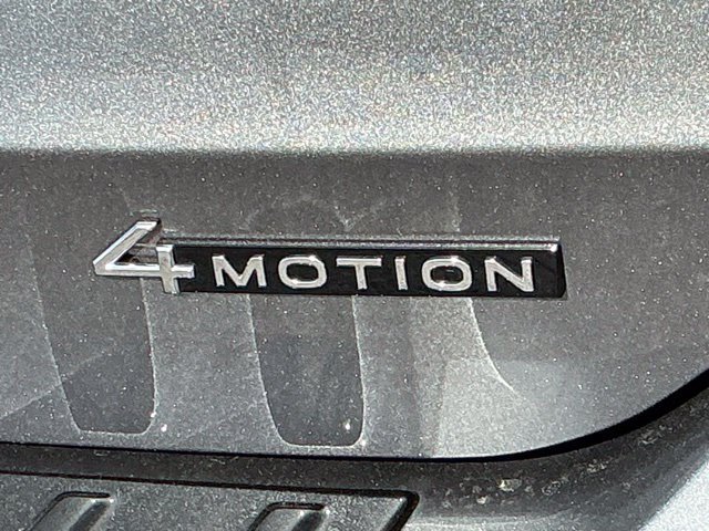 Certified 2025 Volkswagen Taos SEL AWD/4WD image 11