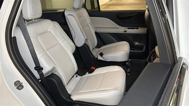 New 2026 Lincoln Aviator AWD image 12