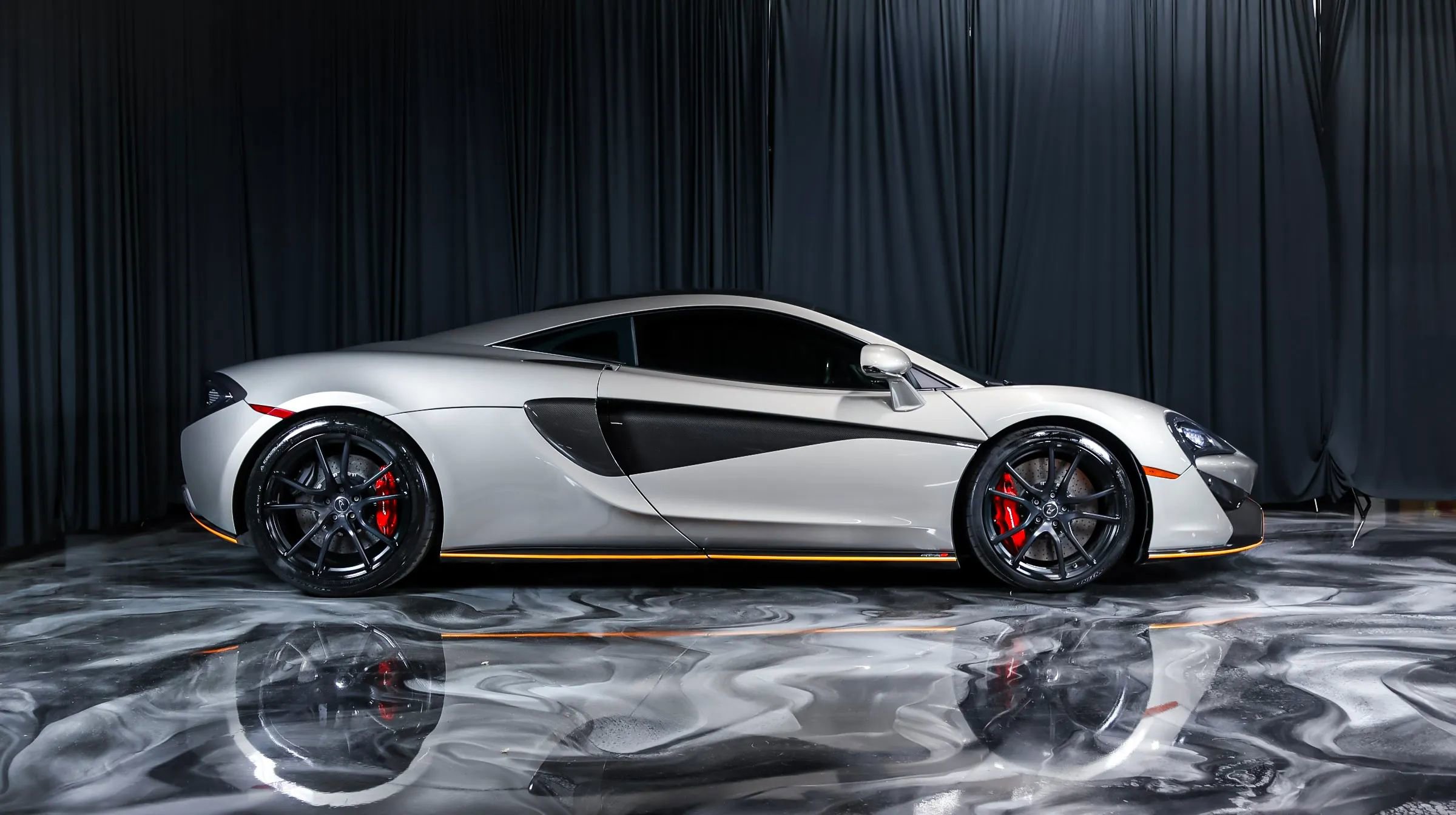 Used 2016 McLaren 570S Coupe RWD image 1