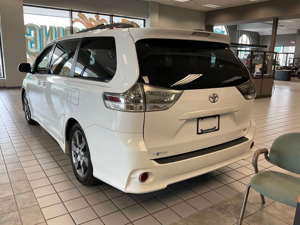 Used 2013 Toyota Sienna SE FWD image 5