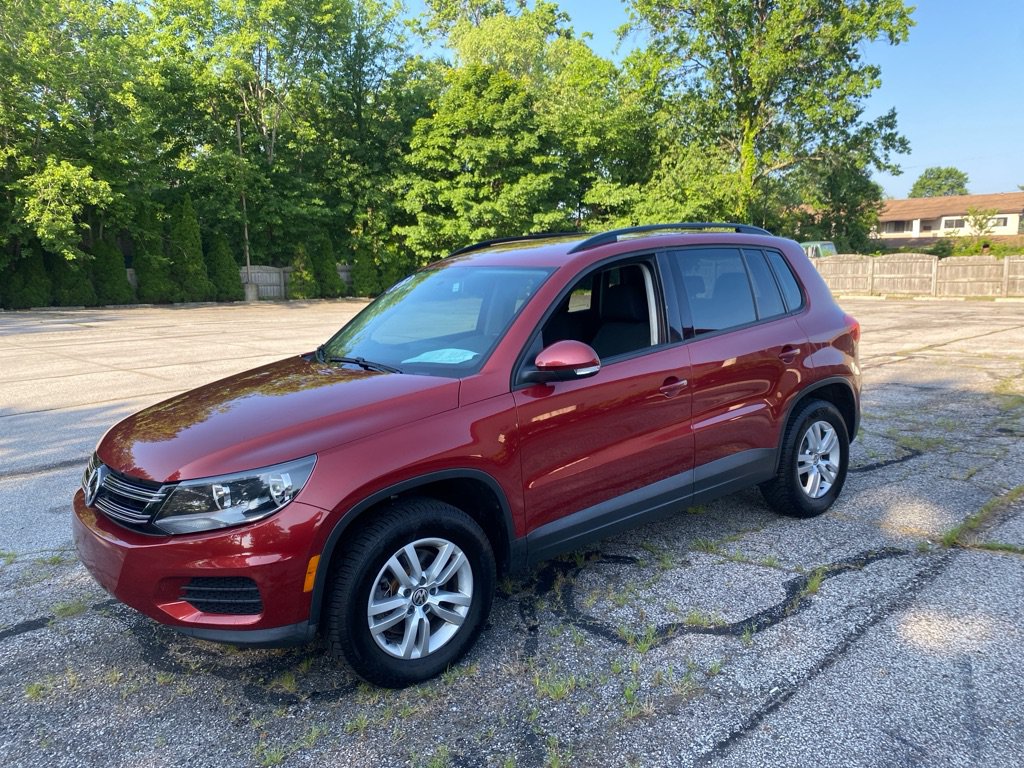 Used 2015 Volkswagen Tiguan S FWD image 1