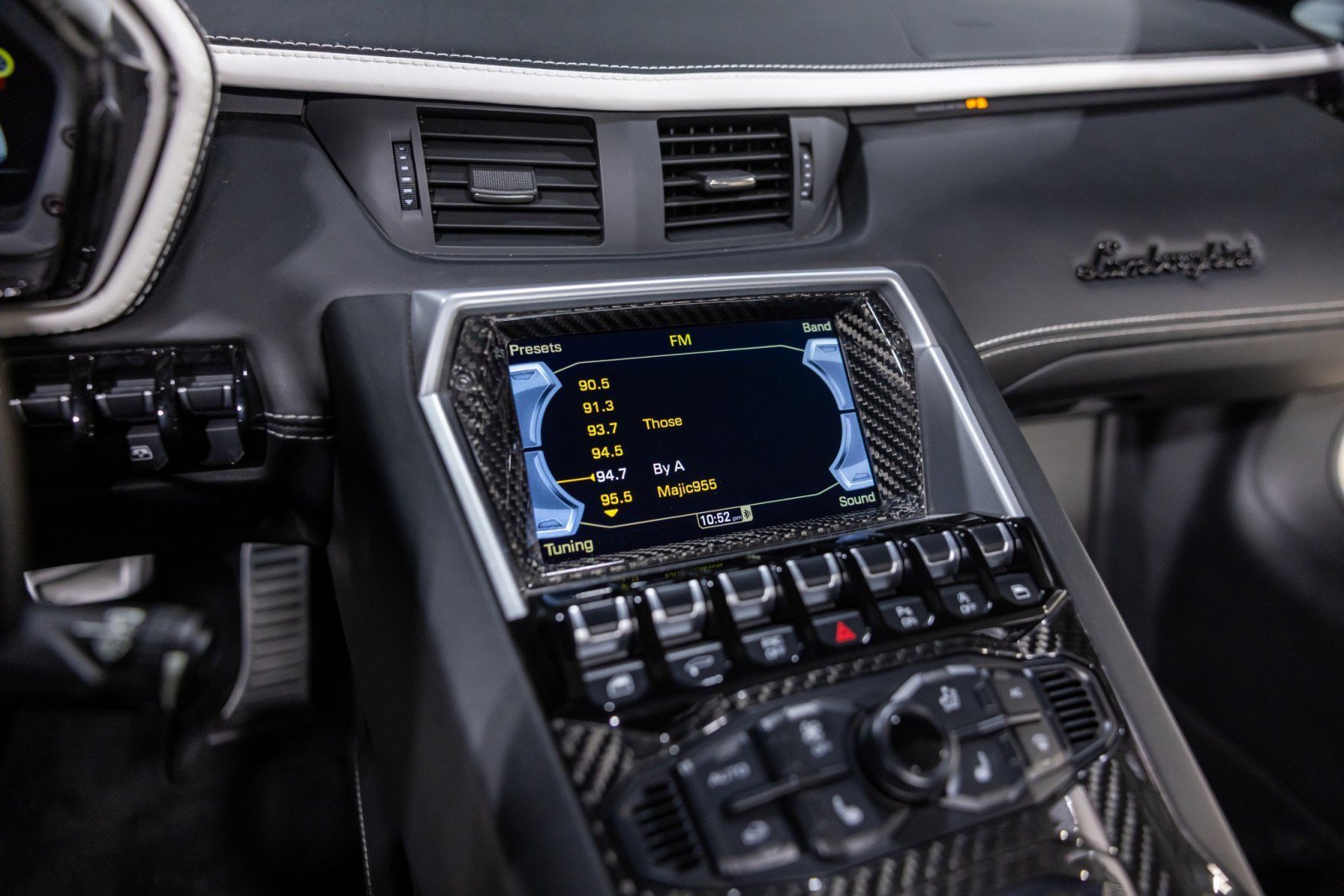 Used 2019 Lamborghini Aventador S image 53