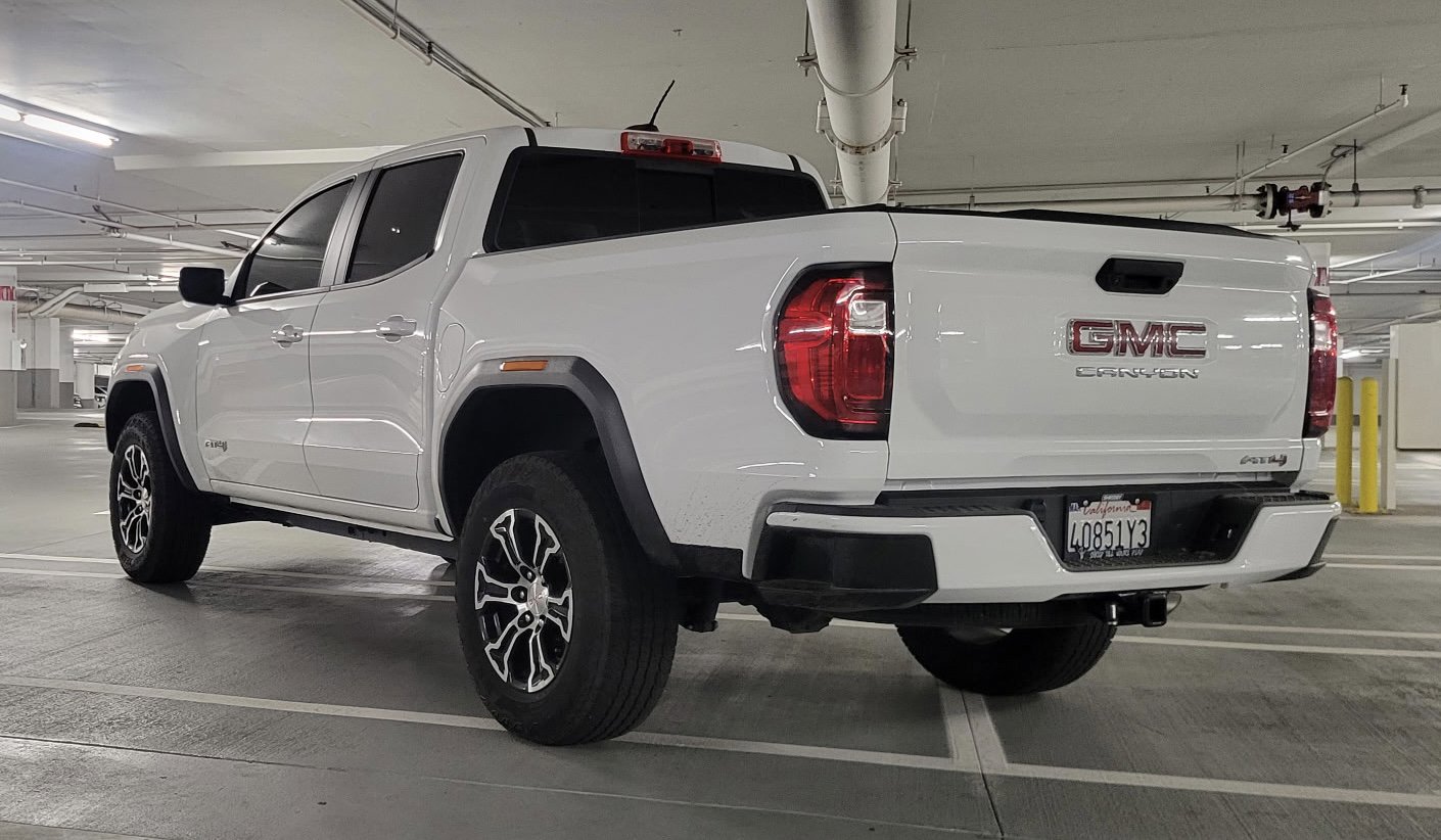 Used 2024 GMC Canyon AT4 image 3