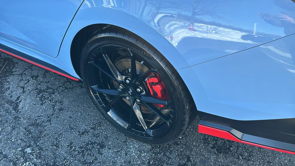 Used 2025 Hyundai Elantra N Base image 9