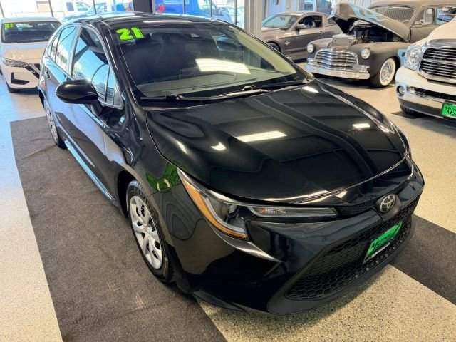 Used 2021 Toyota Corolla LE FWD image 2