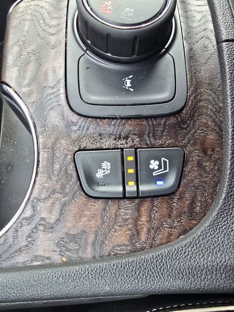 Used 2023 GMC Acadia Denali w/ Trailering Package AWD/4WD image 25