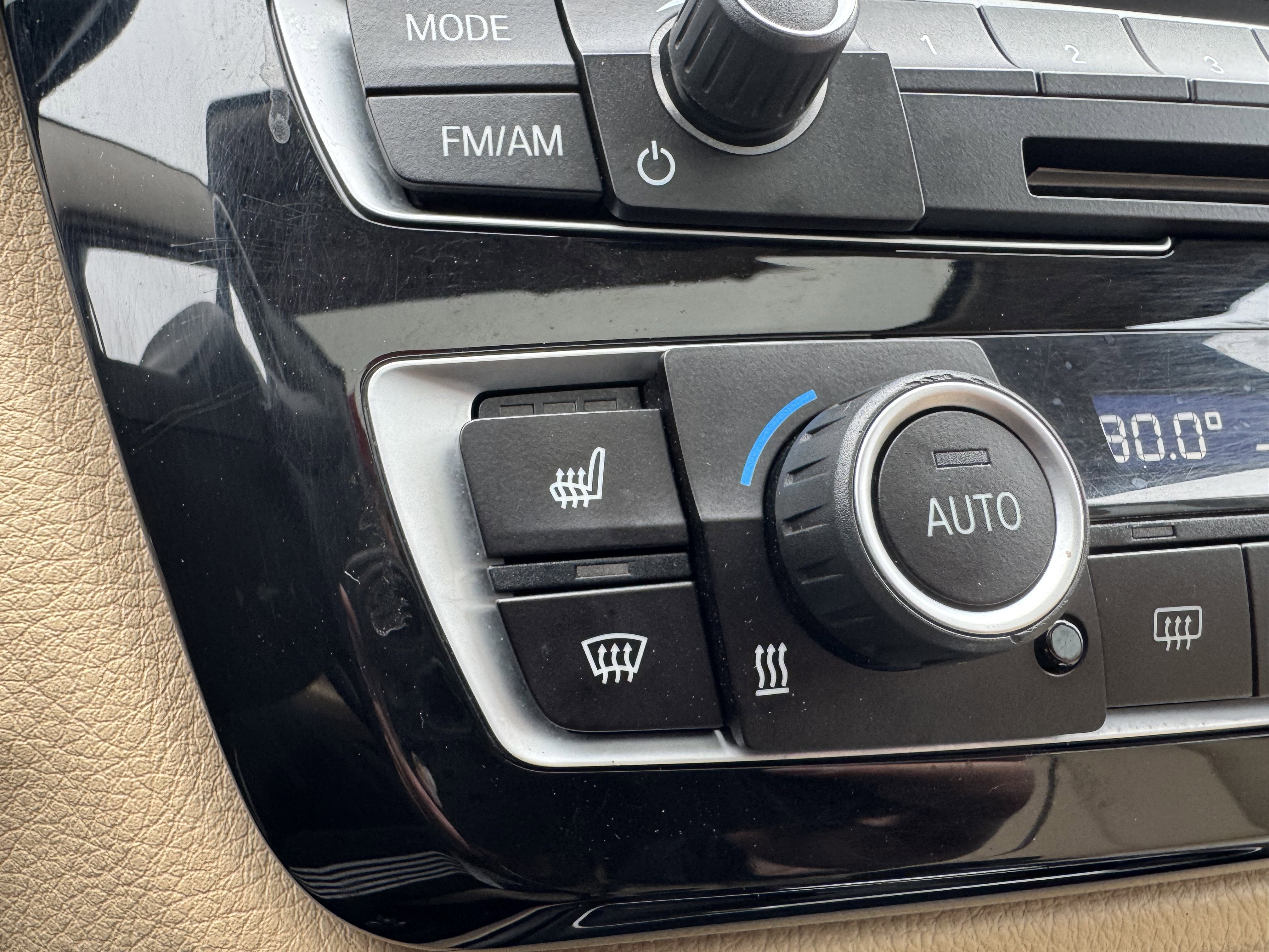 Used 2018 BMW 320i Sedan w/ Convenience Package image 8