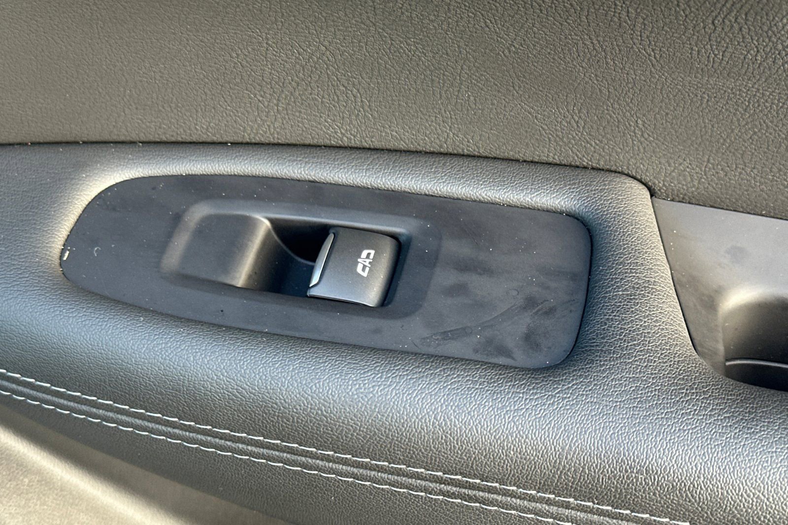 Used 2025 Cadillac XT6 Premium Luxury w/ Technology Package image 23