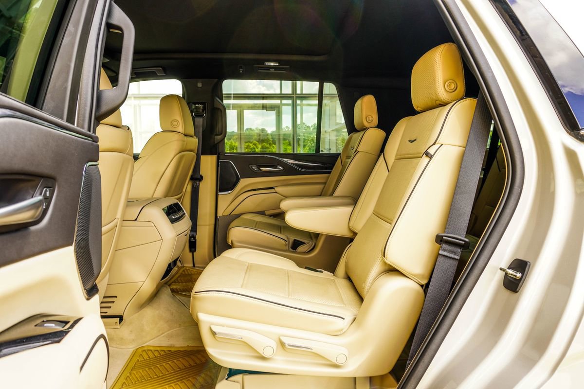 Used 2022 Cadillac Escalade Premium Luxury image 37