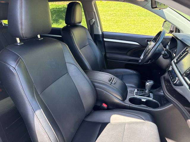 Used 2019 Toyota Highlander XLE AWD/4WD image 13