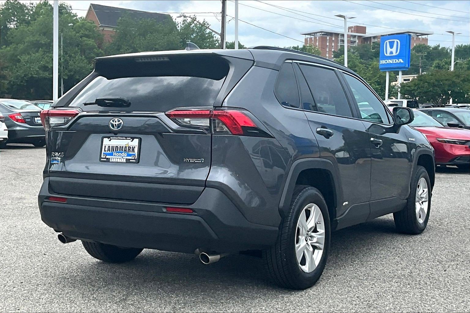 Used 2021 Toyota RAV4 LE AWD/4WD image 2