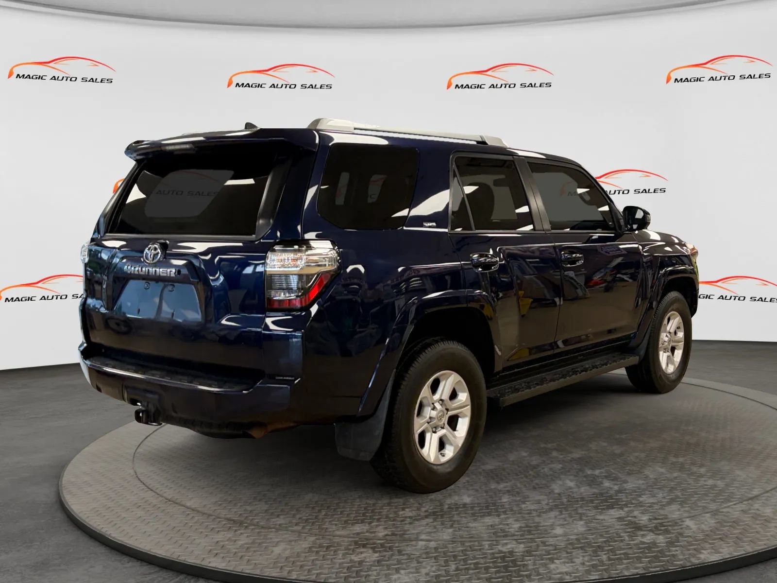 Used 2016 Toyota 4Runner SR5 AWD/4WD image 10