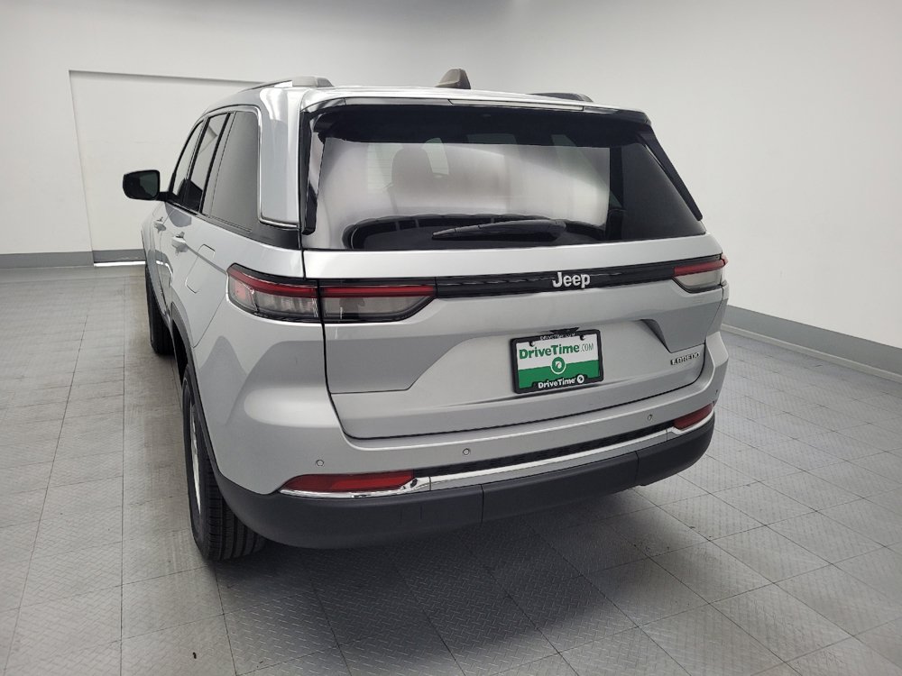 Used 2024 Jeep Grand Cherokee Laredo RWD image 6