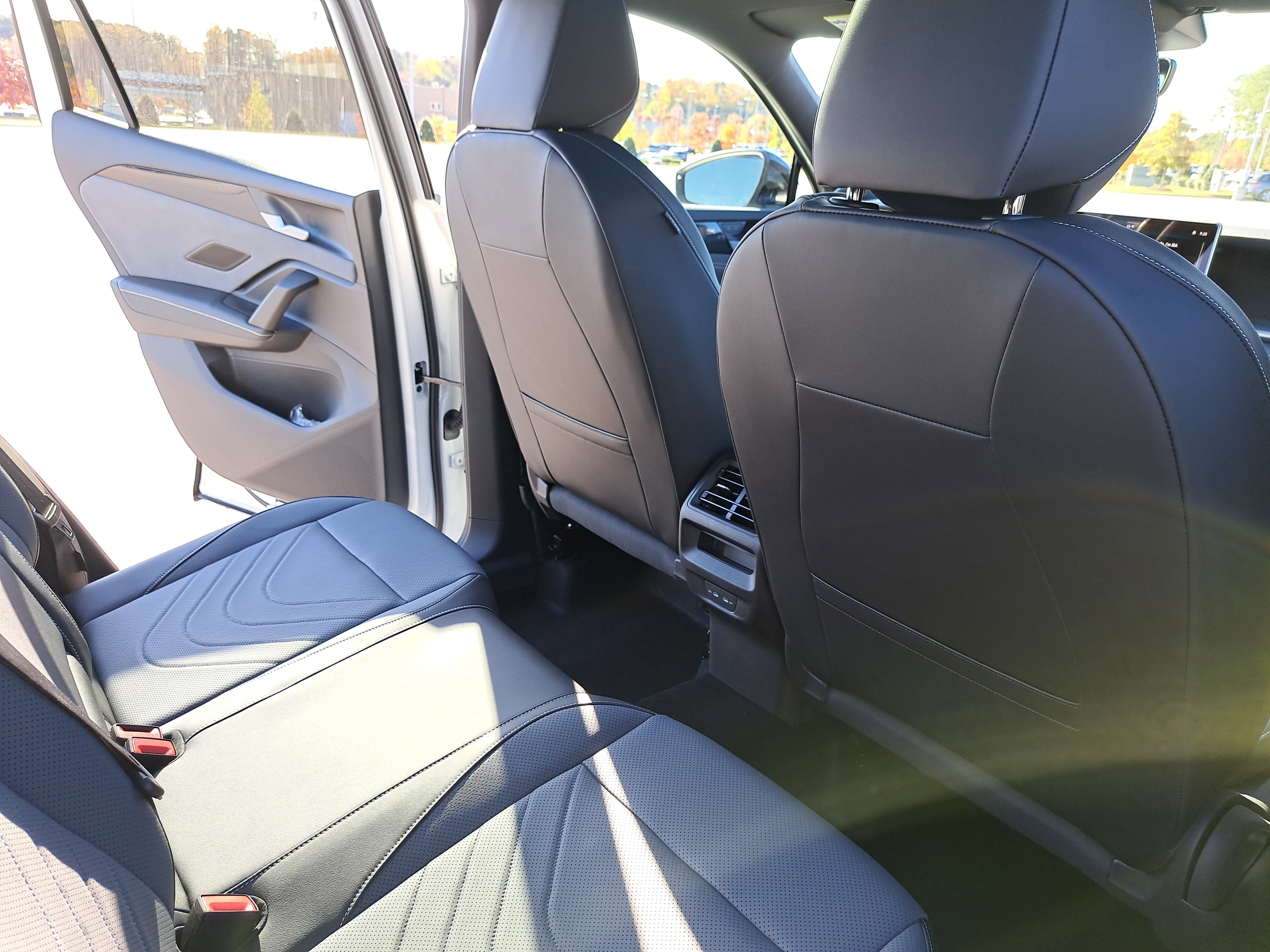 New 2026 Volkswagen Tiguan SE R-Line FWD image 11