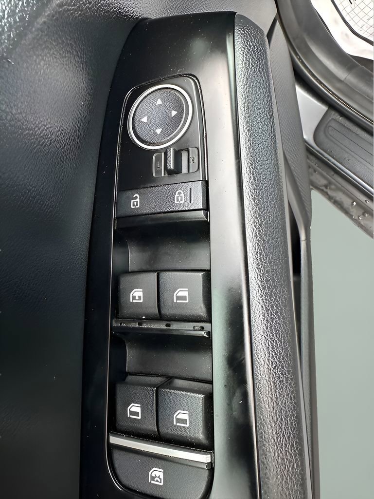 Used 2023 Kia Soul LX w/ LX Technology Package FWD image 23