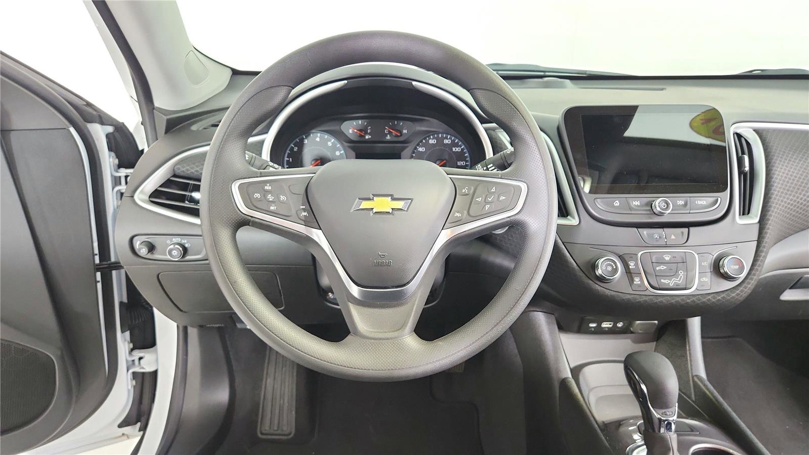 Used 2023 Chevrolet Malibu LS FWD image 14