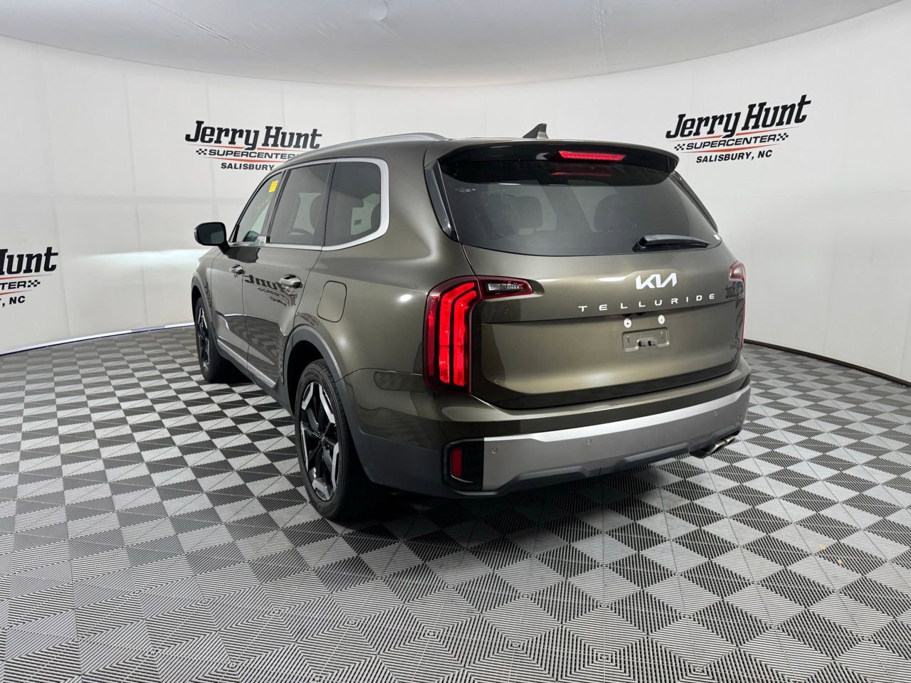 Used 2025 Kia Telluride S image 10