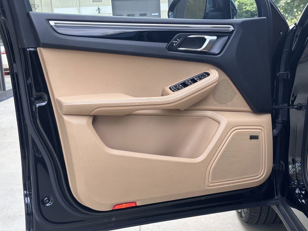 Used 2017 Porsche Macan image 21