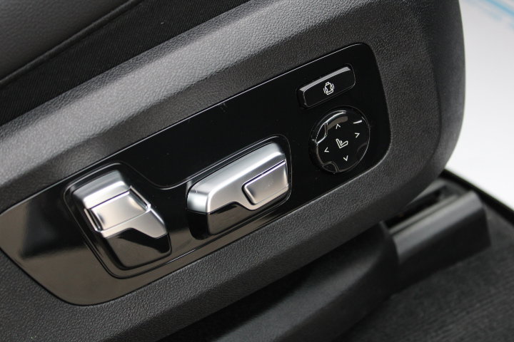 Used 2022 BMW X5 M50i image 28