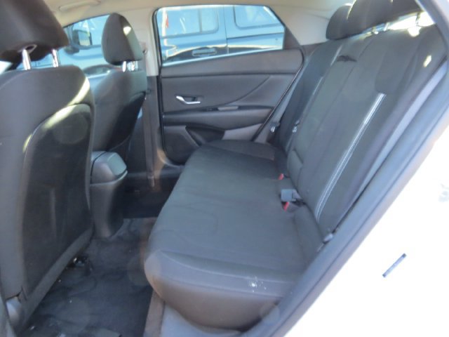 Used 2022 Hyundai Elantra SEL w/ Convenience + Premium Package FWD image 4
