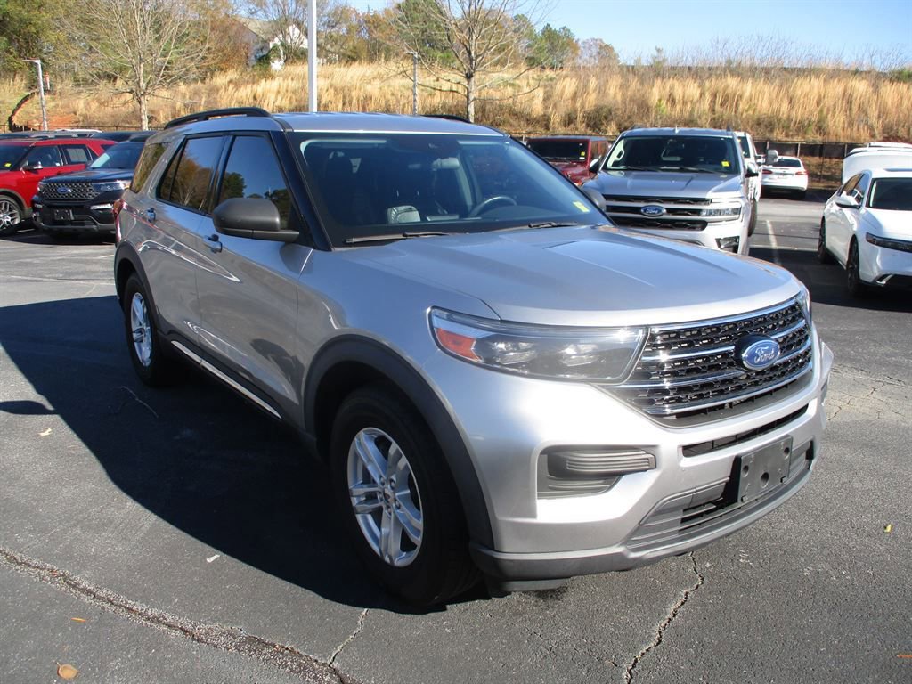 Used 2020 Ford Explorer XLT image 2