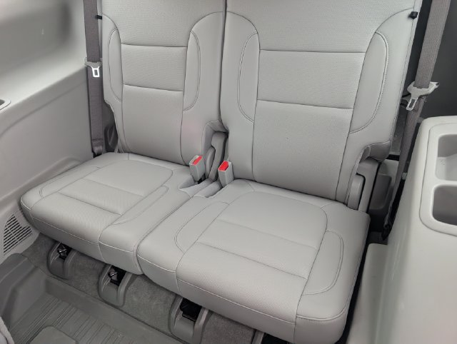 Used 2023 GMC Acadia SLT w/ Technology Package FWD image 32
