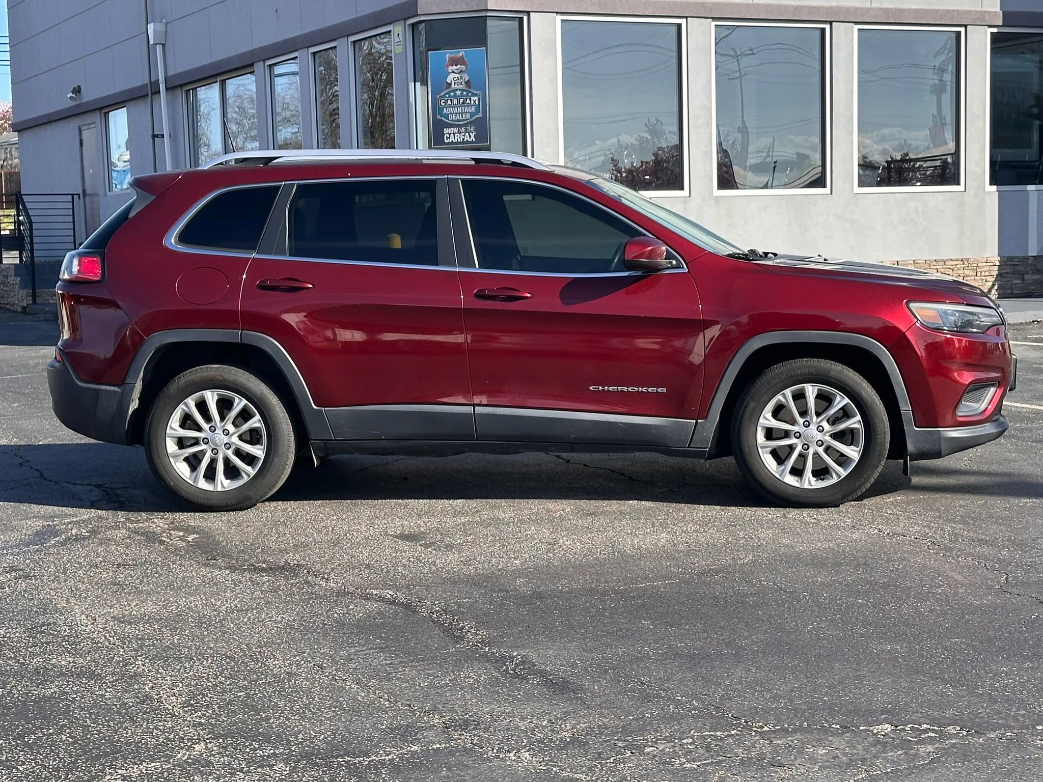 Used 2019 Jeep Cherokee Latitude w/ Popular Appearance Group image 4
