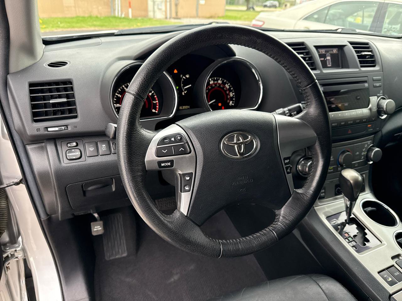 Used 2012 Toyota Highlander SE w/ Tow Pkg AWD/4WD image 28