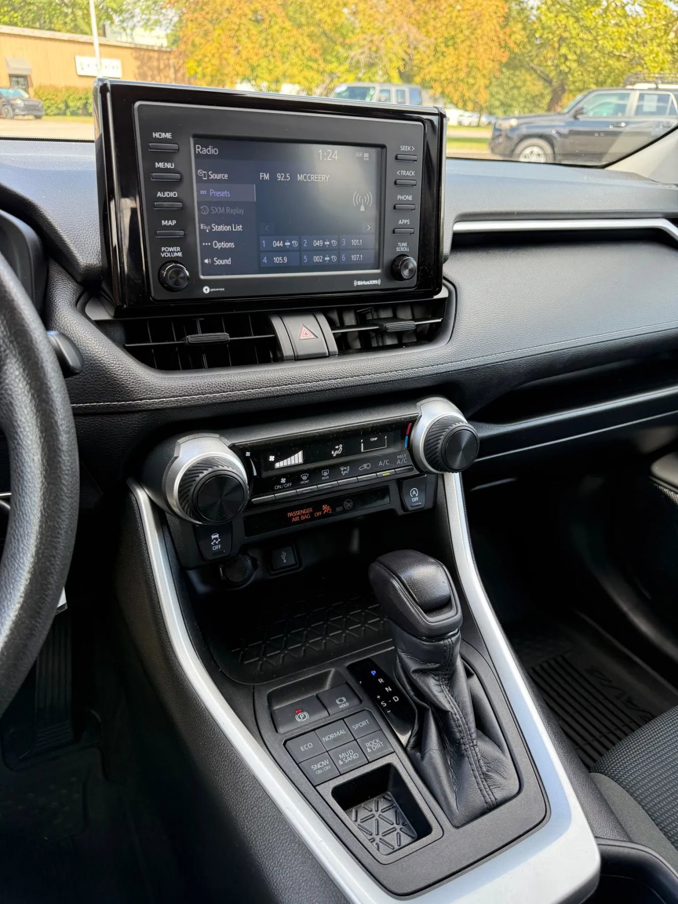 Used 2021 Toyota RAV4 LE image 22