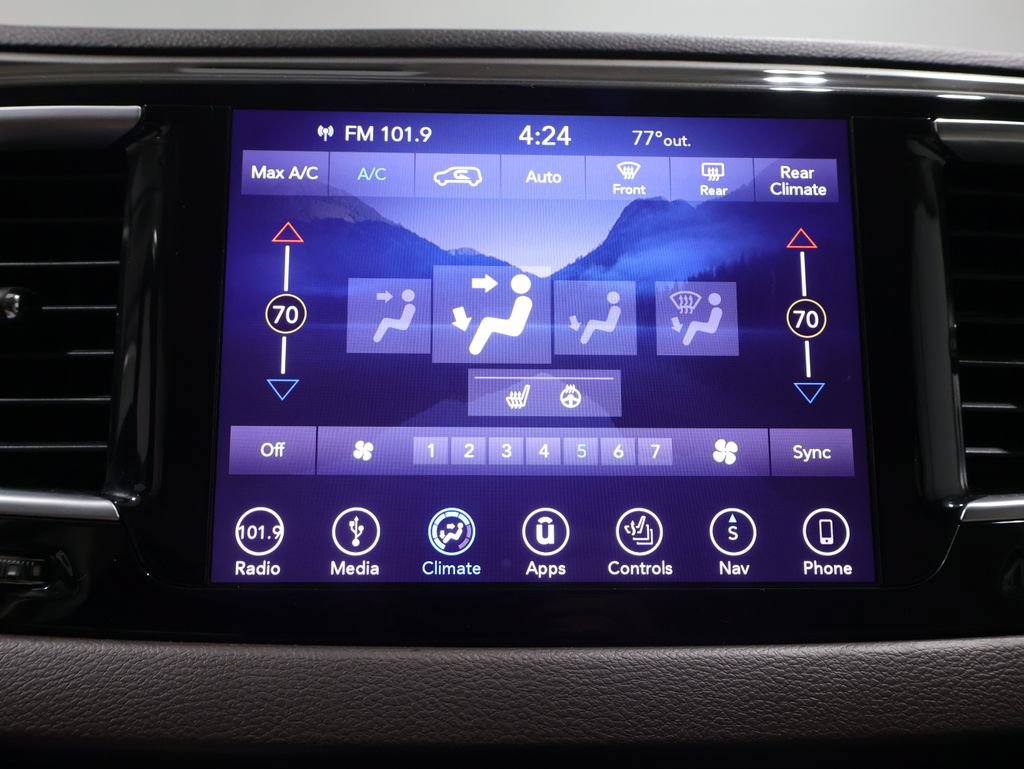 Used 2018 Chrysler Pacifica Touring-L Plus FWD image 33