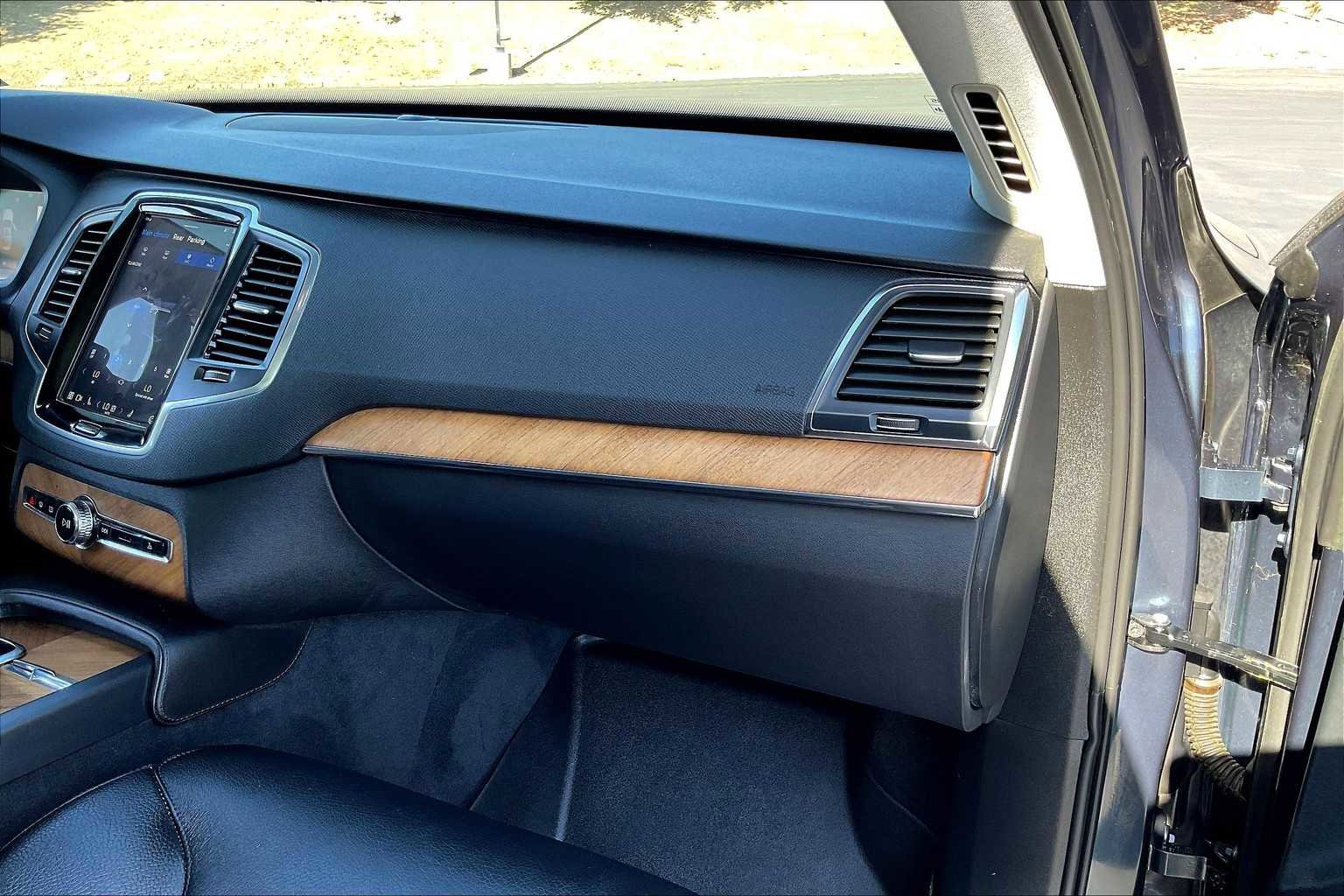 Used 2023 Volvo XC90 T8 Core image 19