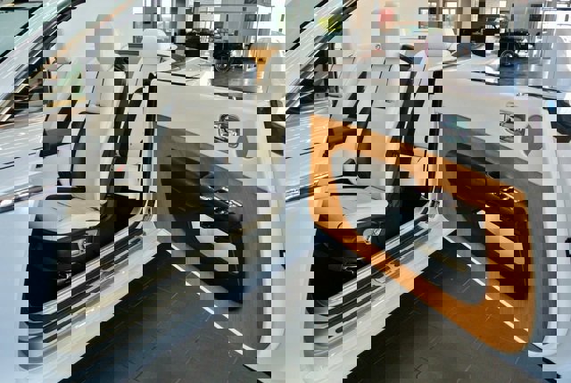 Used 2019 Rolls-Royce Dawn image 14