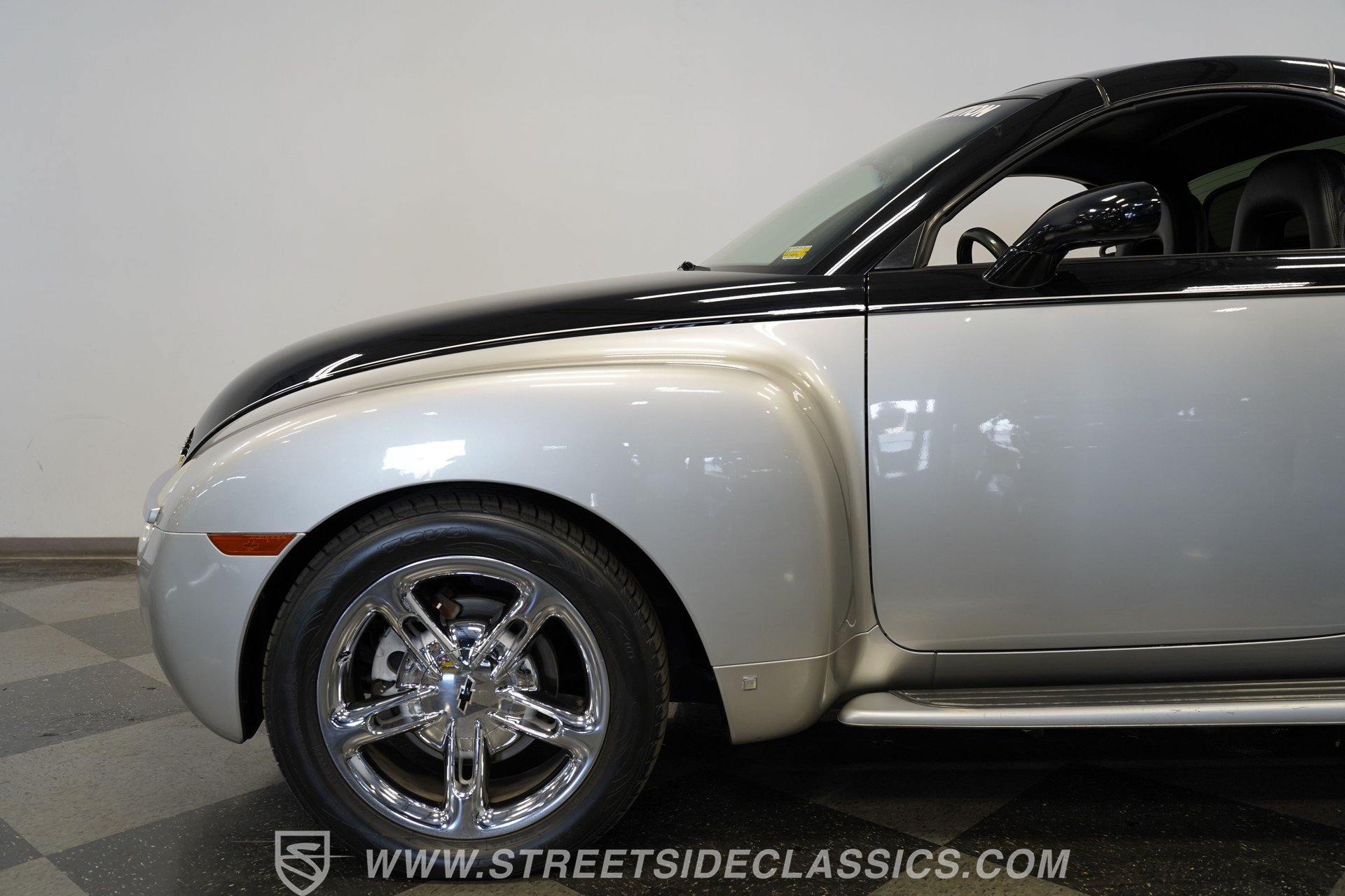 Used 2006 Chevrolet SSR w/ Preferred Equipment Group RWD image 24