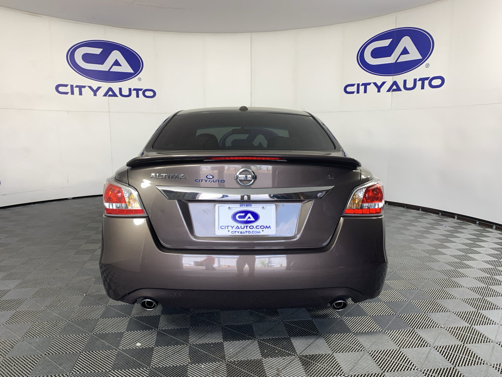 Used 2015 Nissan Altima 2.5 S w/ Sport Value Package image 4