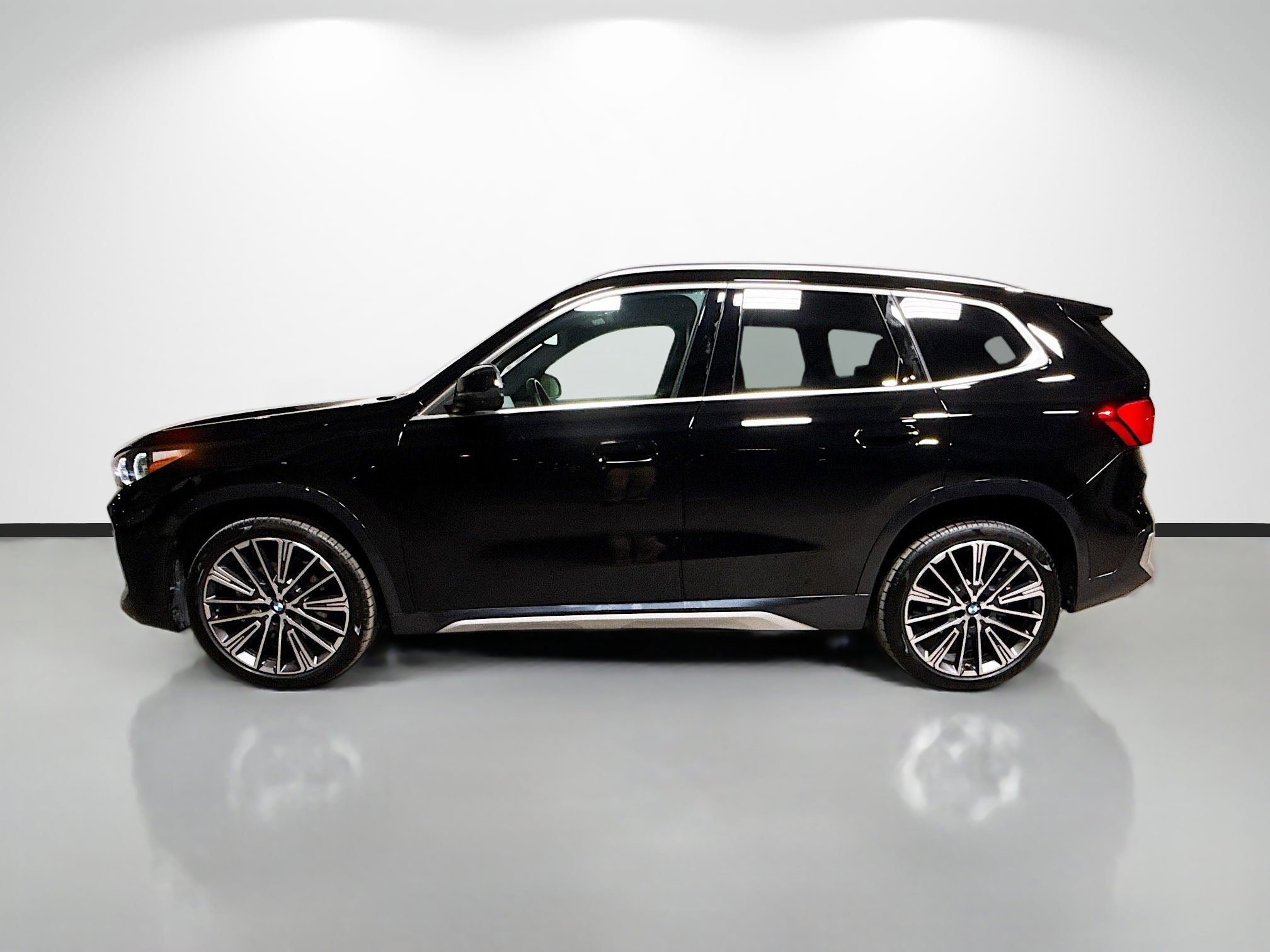 Used 2025 BMW X1 xDrive28i w/ Technology Package image 6