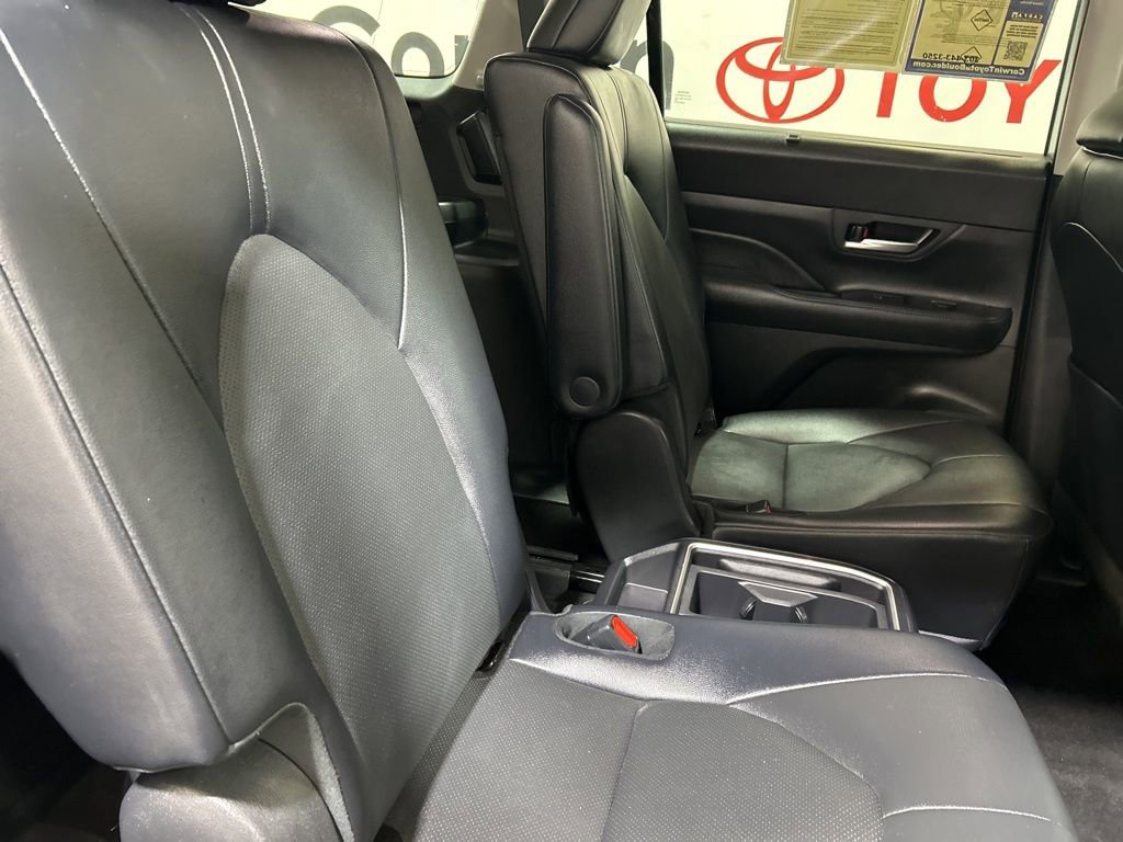 Used 2025 Toyota Grand Highlander AWD image 14