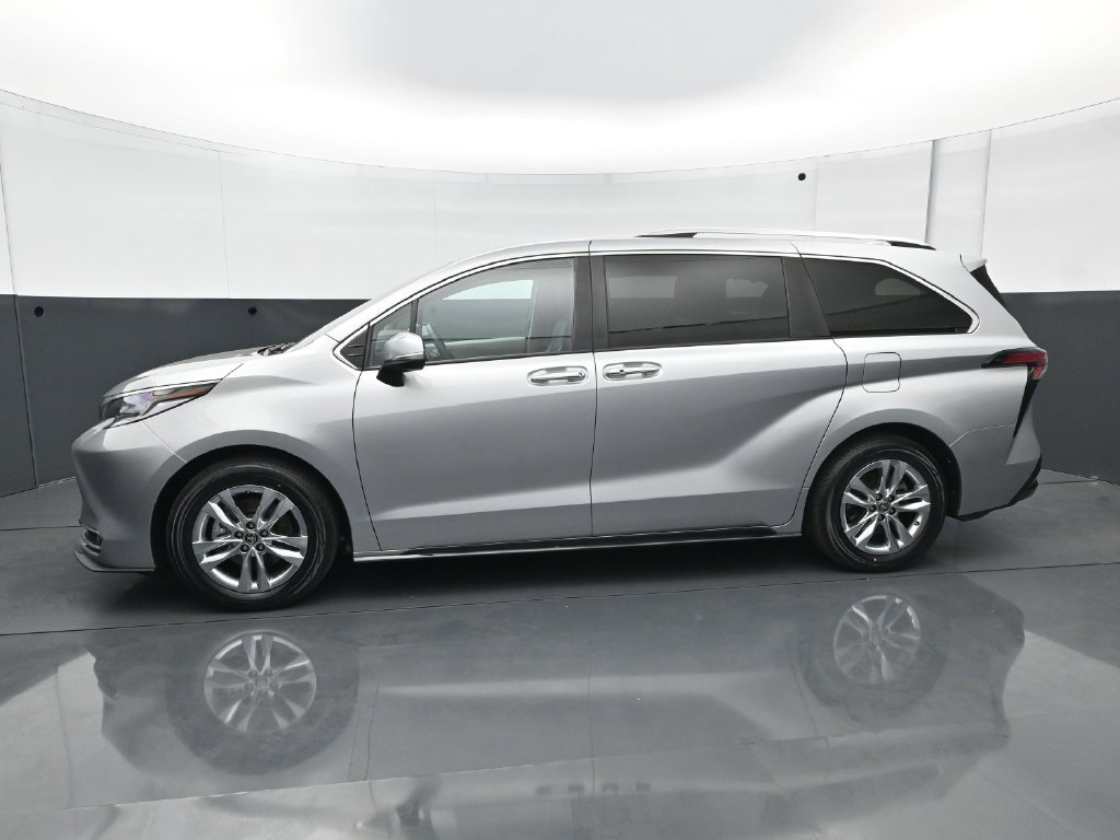 Used 2024 Toyota Sienna Limited AWD/4WD image 3