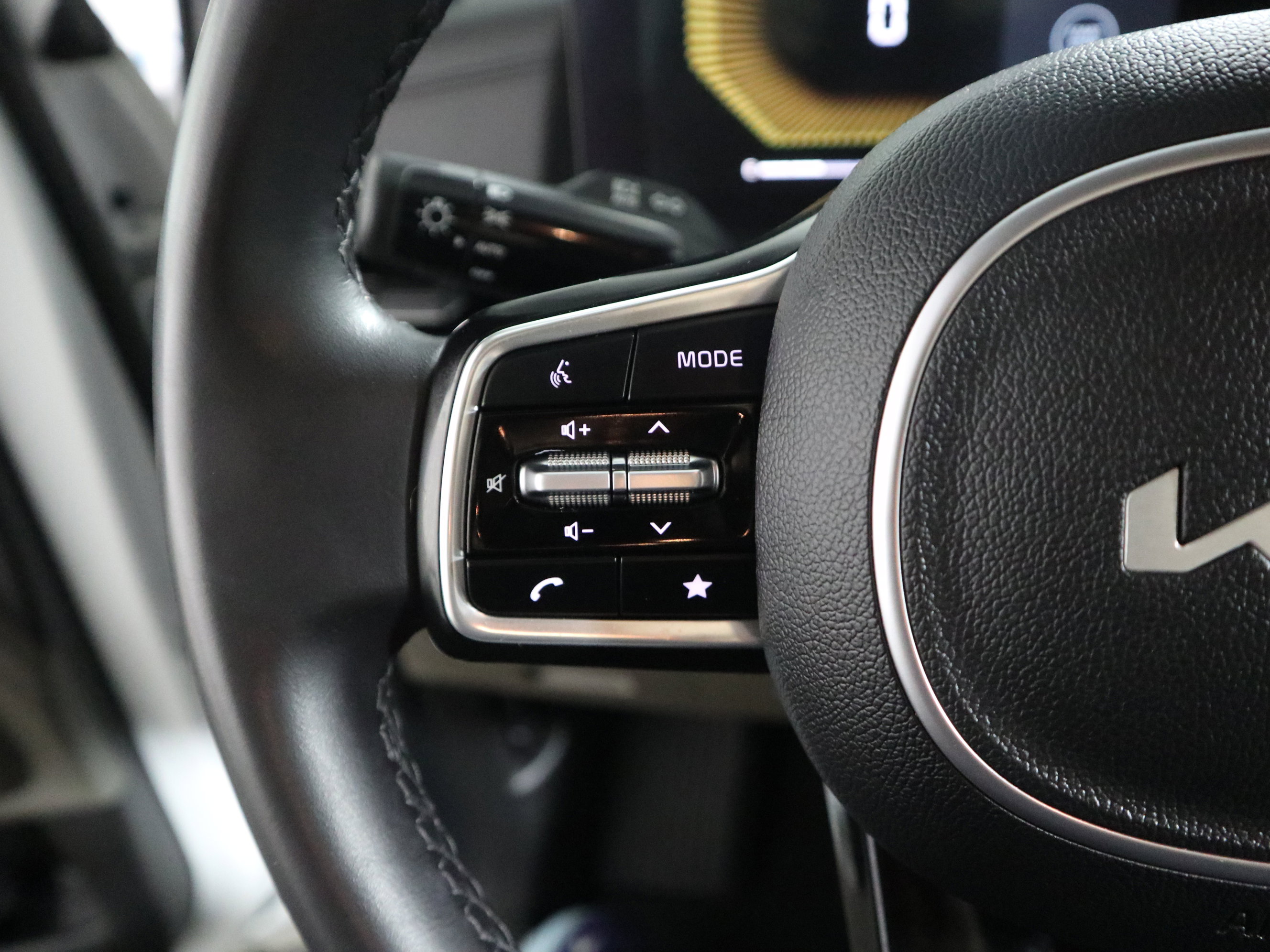 Used 2025 Kia Carnival image 27