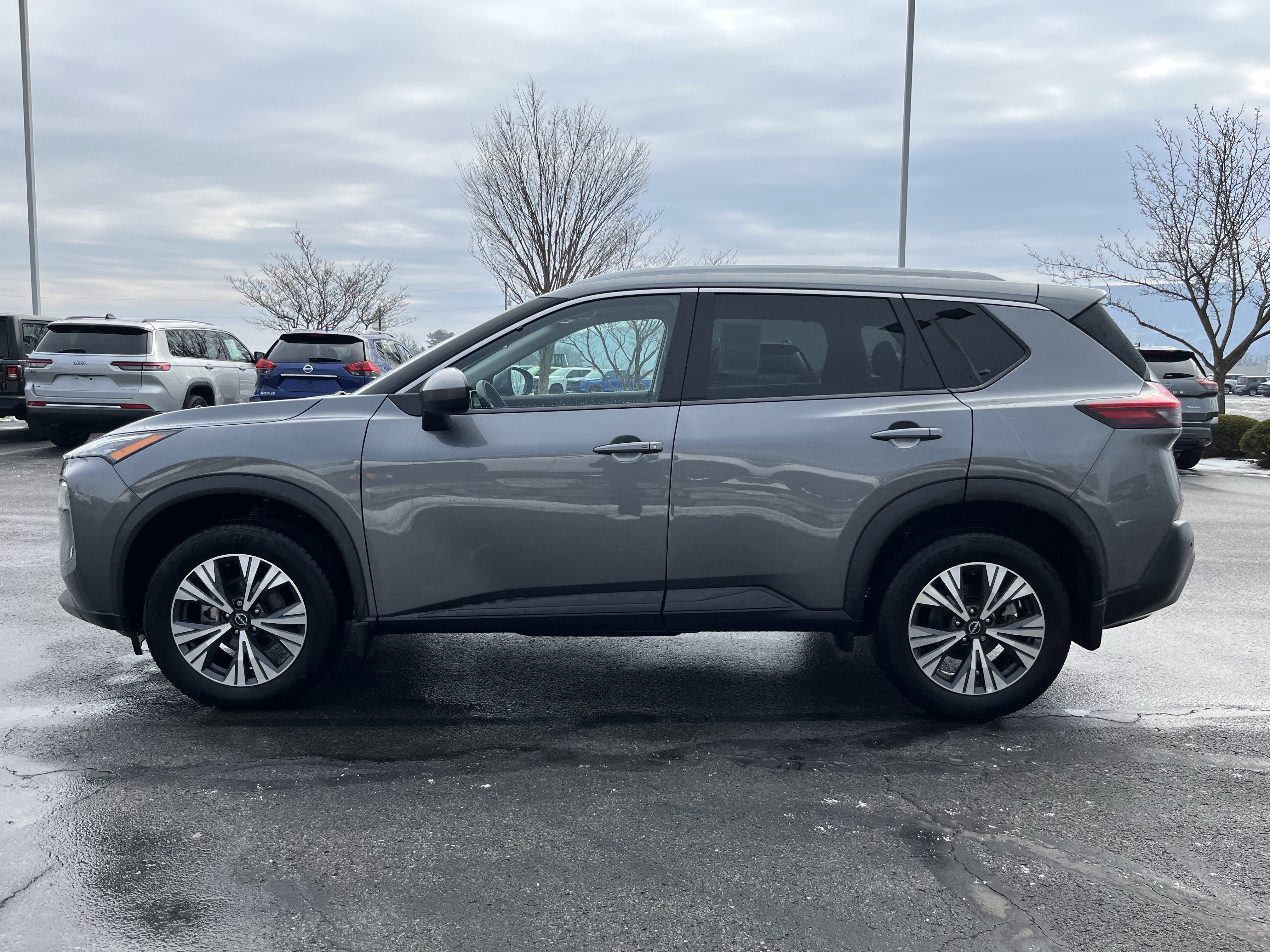 Used 2023 Nissan Rogue SV w/ SV Premium B Package image 8
