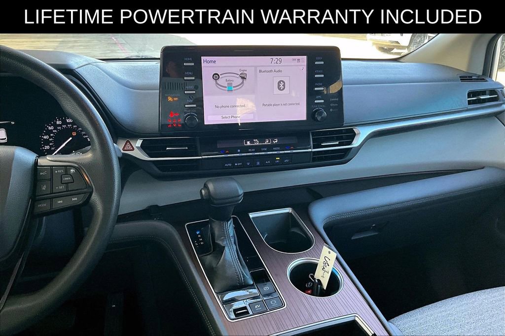 Used 2022 Toyota Sienna LE image 7