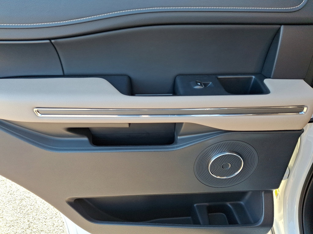 Used 2022 Ford Expedition XLT image 19