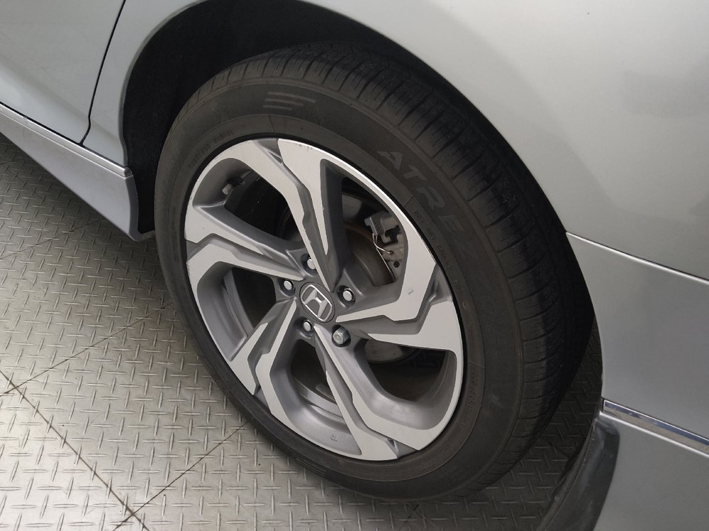 Used 2018 Honda Accord EX image 31