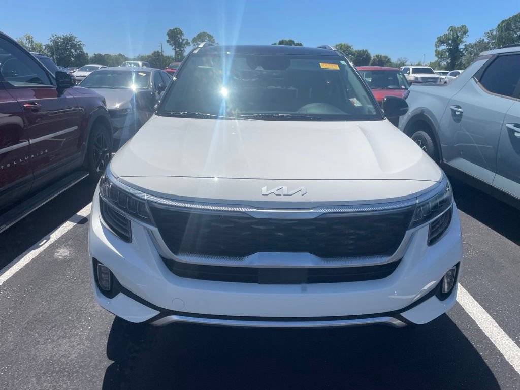 Certified 2022 Kia Seltos SX AWD/4WD image 2