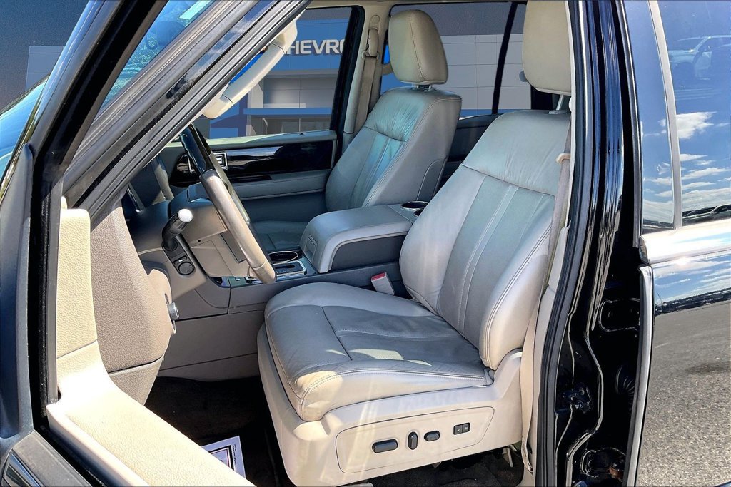 Used 2016 Lincoln Navigator L Select RWD image 24