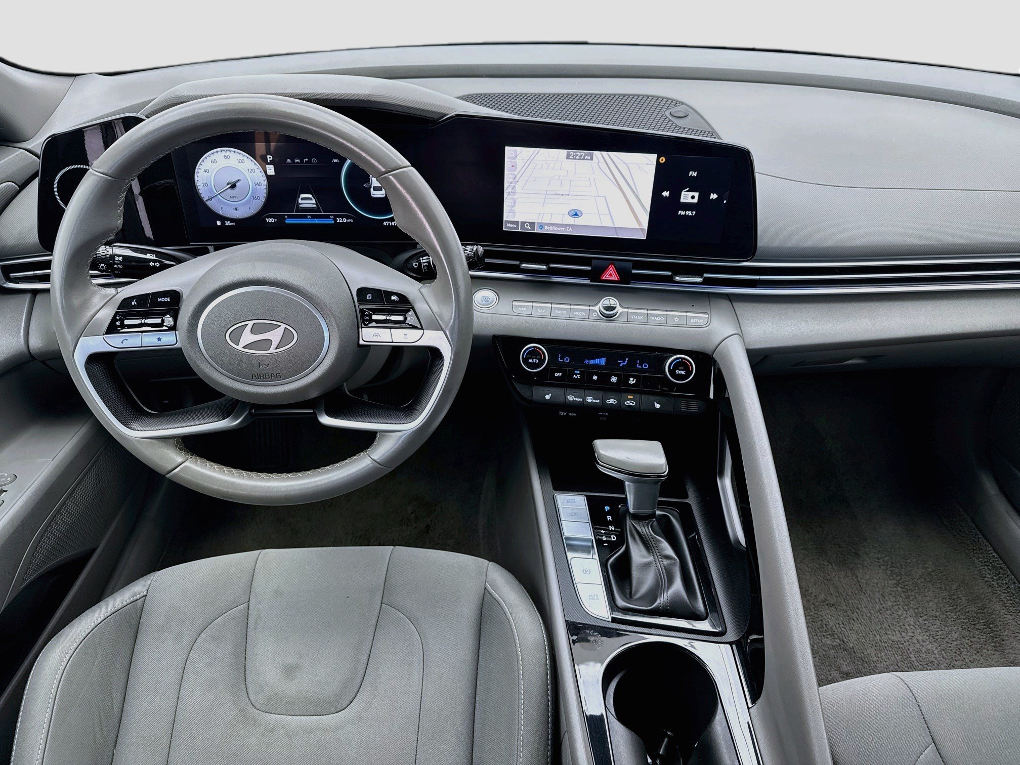 Used 2025 Hyundai Elantra SEL FWD image 15