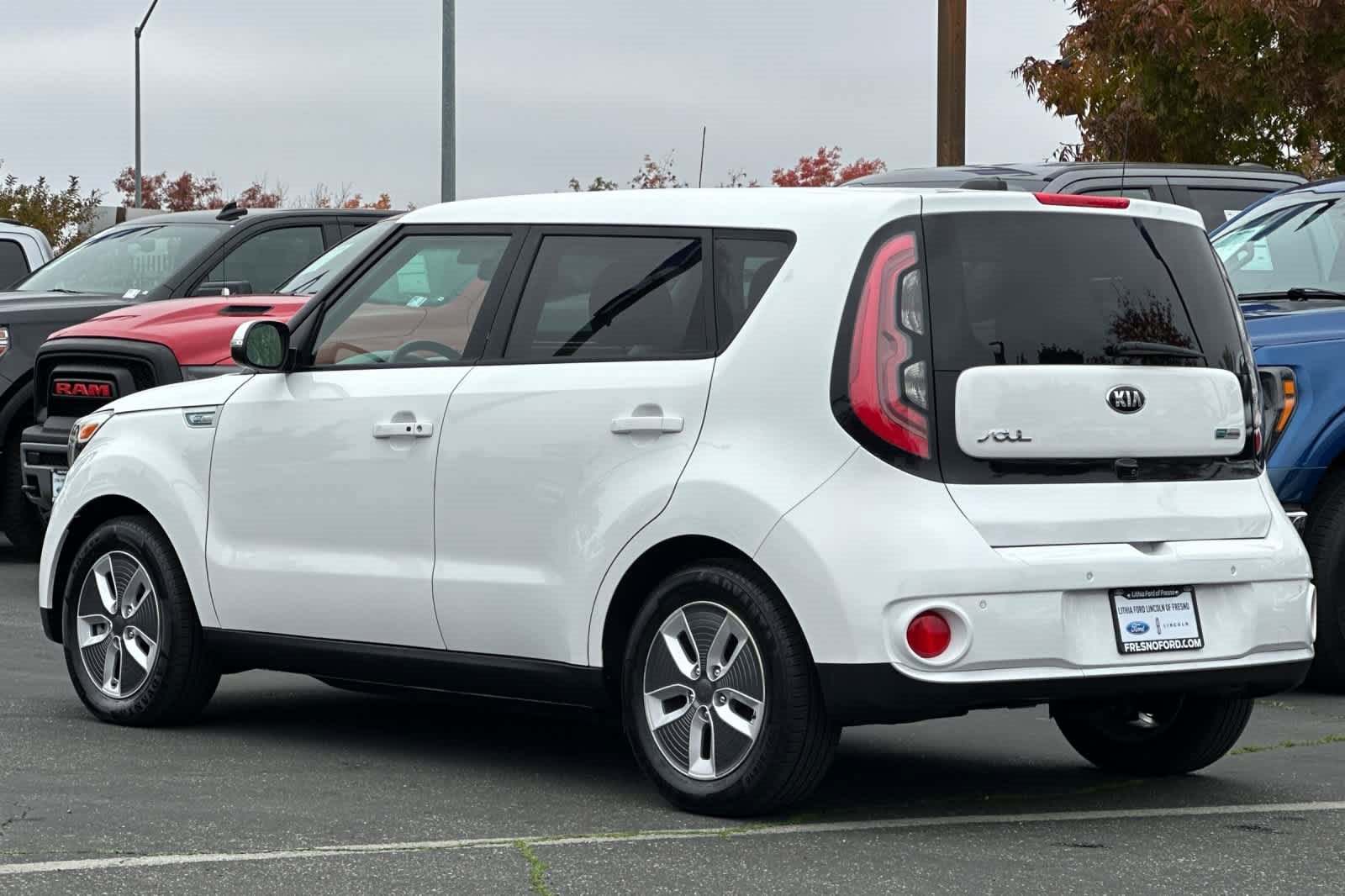Used 2017 Kia Soul EV + image 6