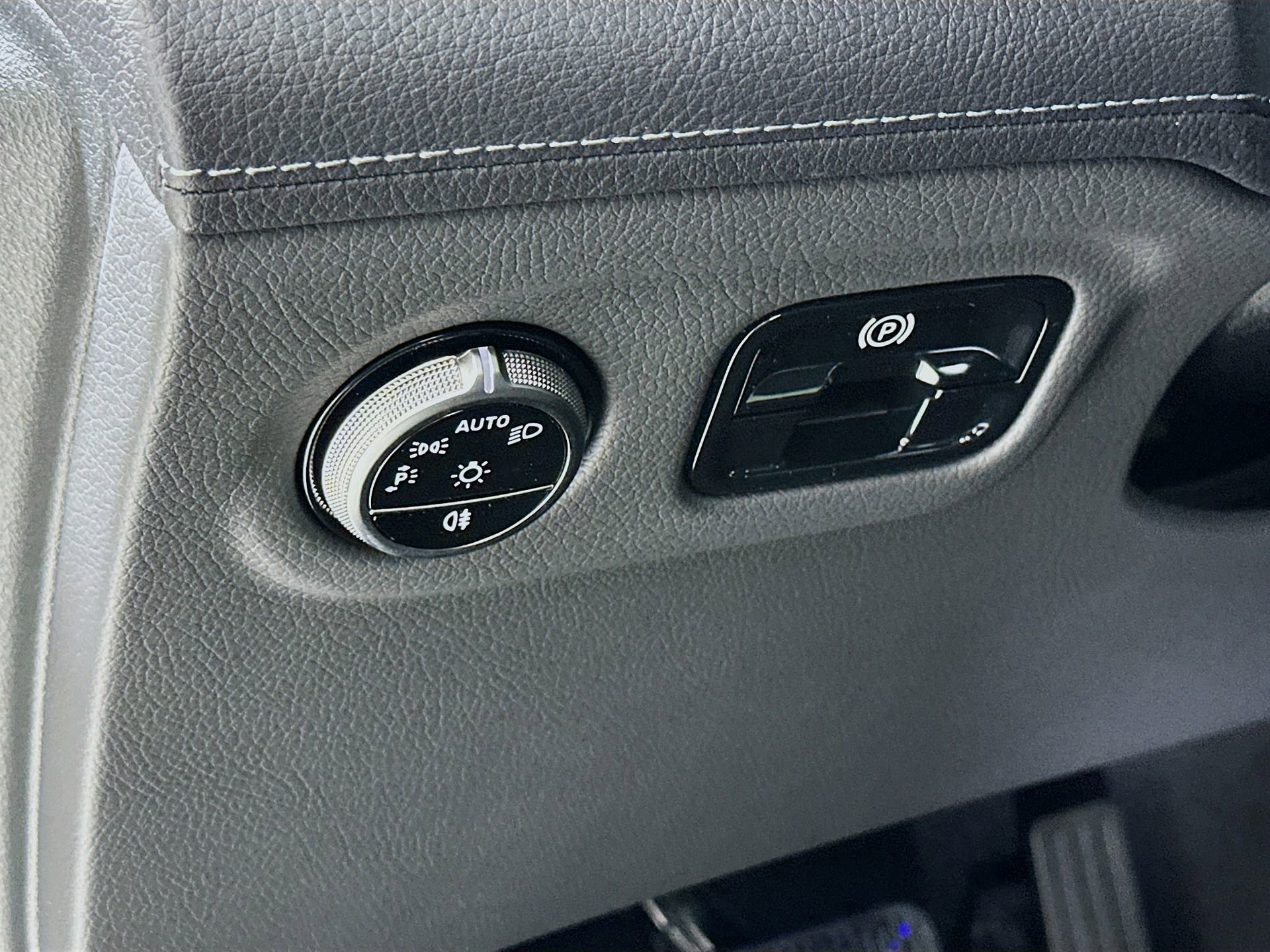 New 2026 Mercedes-Benz EQE 320 4MATIC SUV image 11