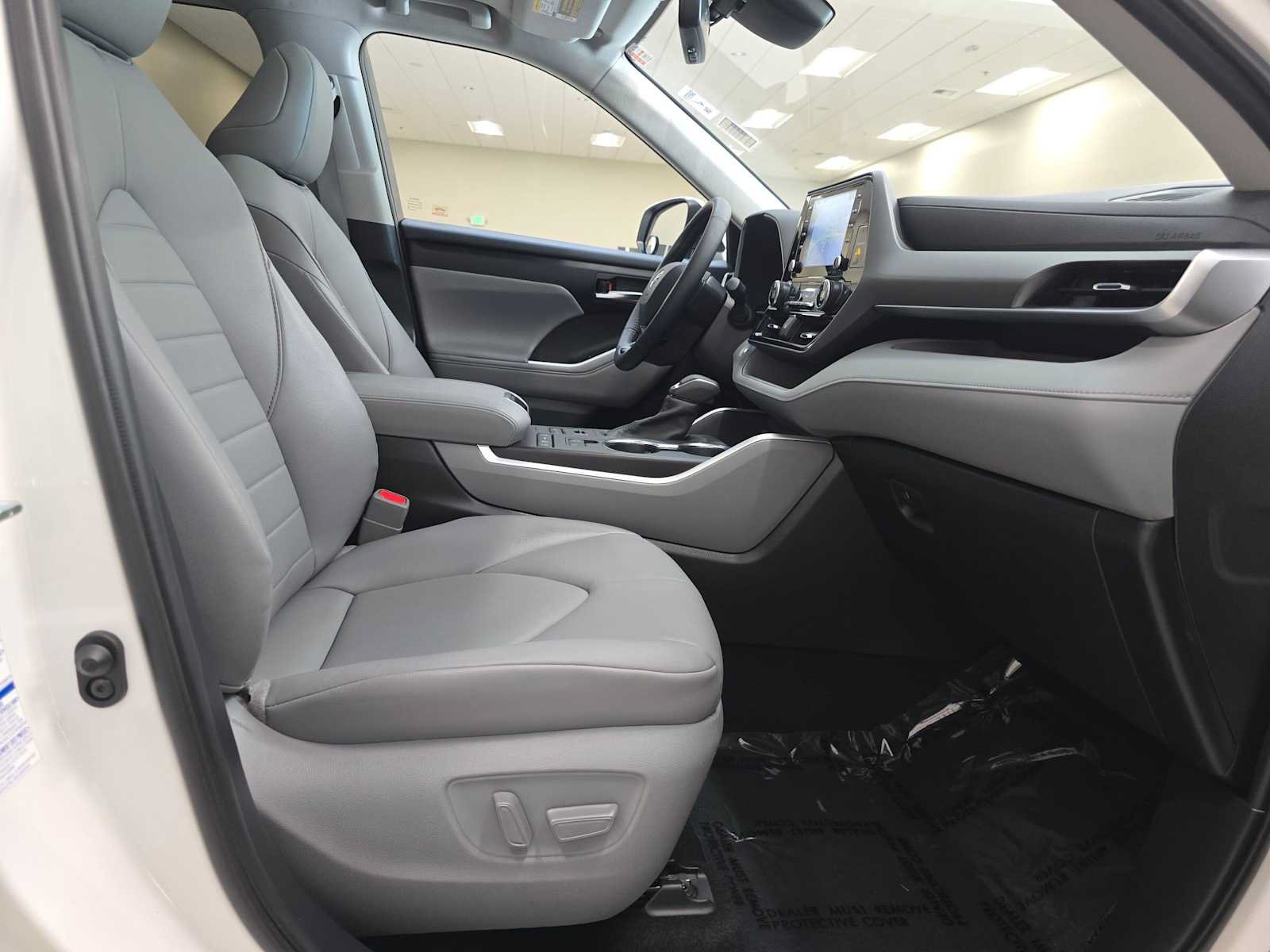 Certified 2020 Toyota Highlander XLE AWD/4WD image 28